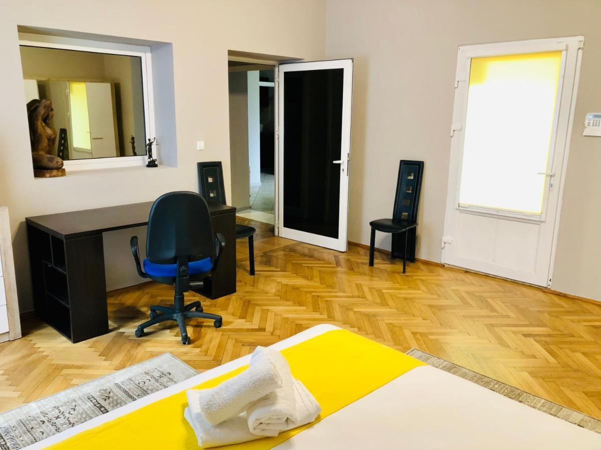 Ultra-Central Apartment Just In Union Squere تيميشورا المظهر الخارجي الصورة